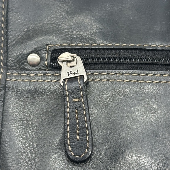 Fossil Black Leather Vintage Crossbody Bag built in wallet - Excellent condition - Picture 5 of 14